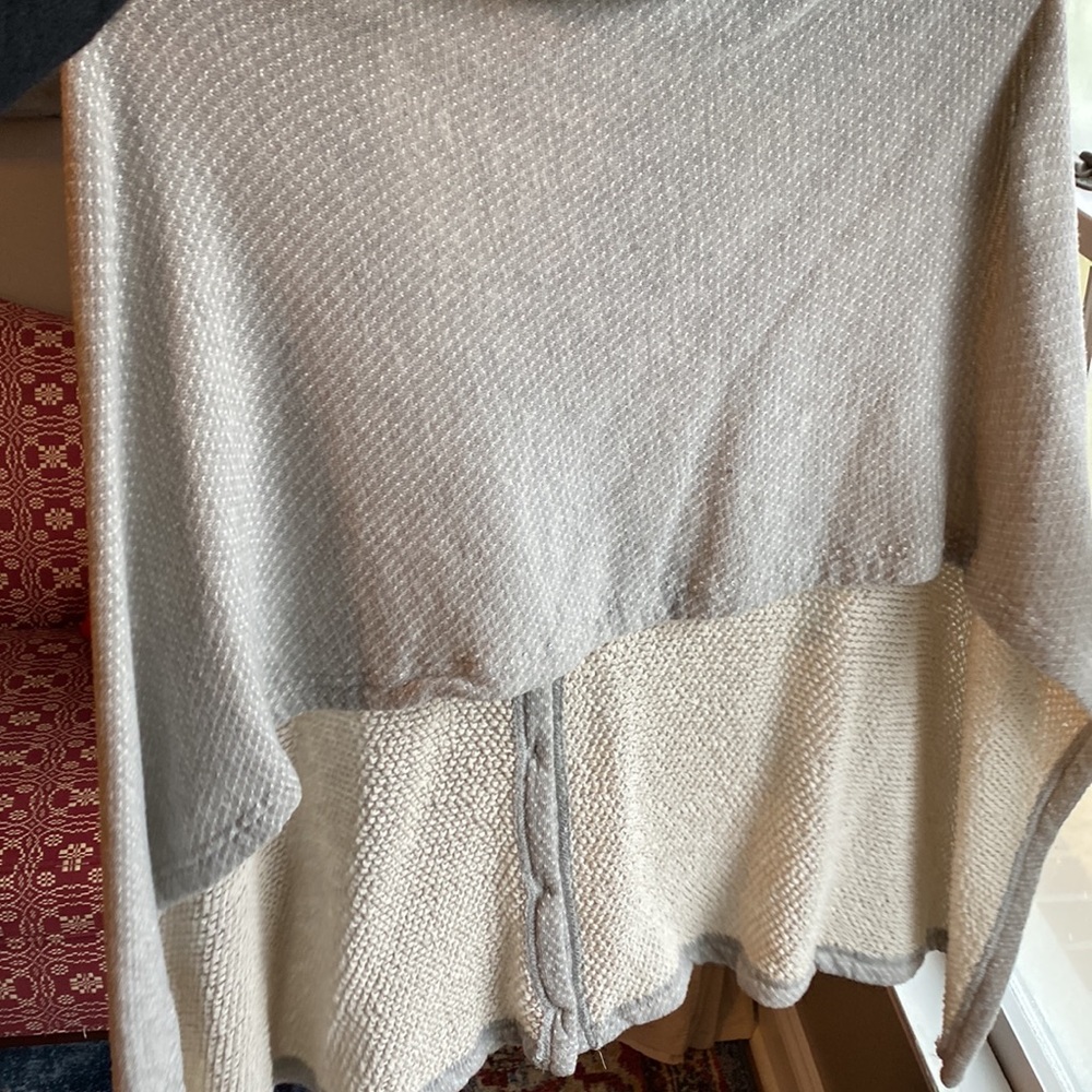 Gray poncho - Picture 5 of 5